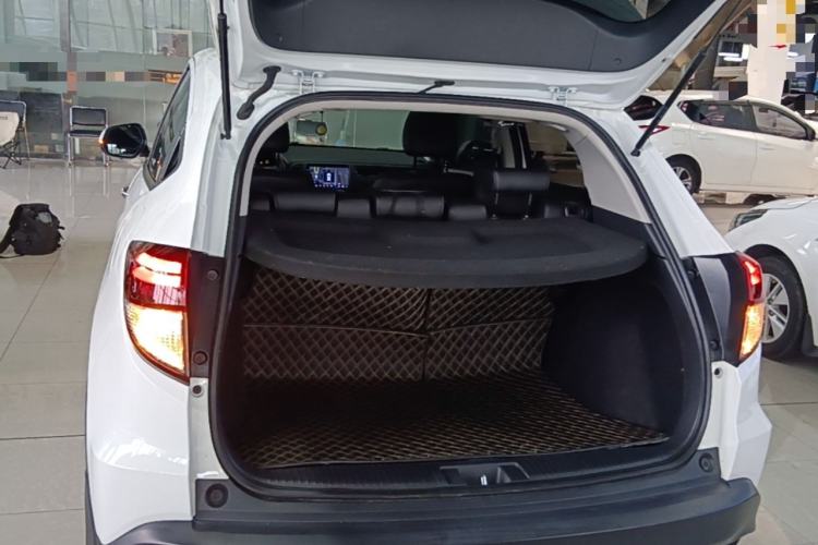 Used Honda Vezel 2020 1.5L CVT Luxury Edition Trunk