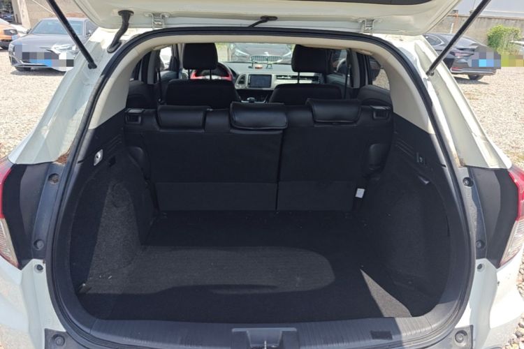Used Honda Vezel 2020 220 TURBO CVT Luxury Edition Trunk