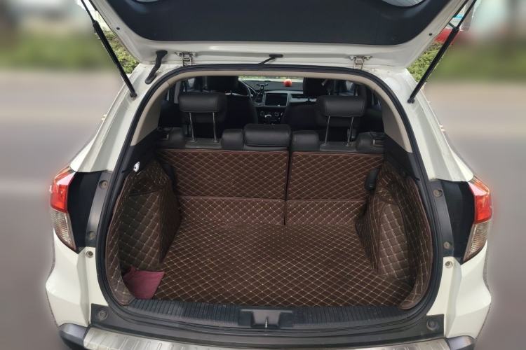 Used Honda Vezel 2020 1.5L CVT Elite Edition Trunk