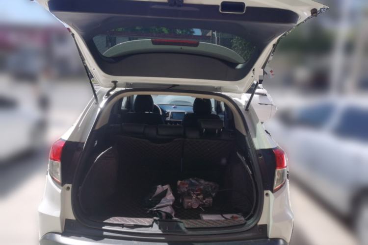 Used Honda Vezel 2020 1.5L CVT Pioneer Edition Trunk