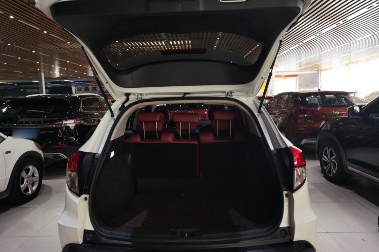 Used Honda Vezel 2020 1.5L CVT Pioneer Edition Trunk