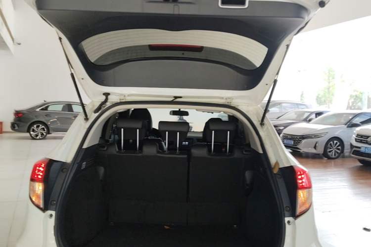 Used Honda Vezel 2020 1.5L CVT Pioneer Edition Trunk