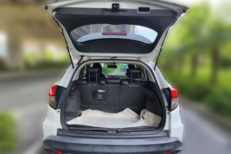 Used Honda Vezel 2020 1.5L CVT Pioneer Edition Trunk
