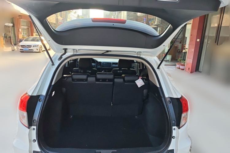 Used Honda Vezel 2020 1.5L CVT Pioneer Edition Trunk