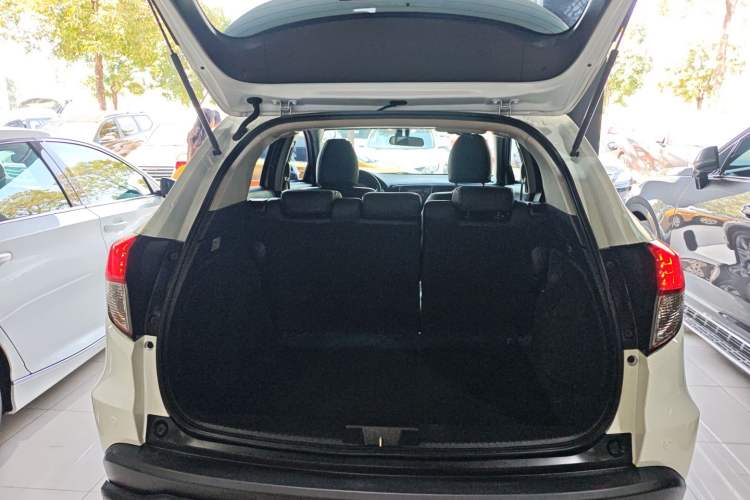 Used Honda Vezel 2020 220 TURBO CVT Elite Edition Trunk