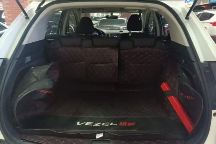 Used Honda Vezel 2020 220 TURBO CVT Elite Edition Trunk