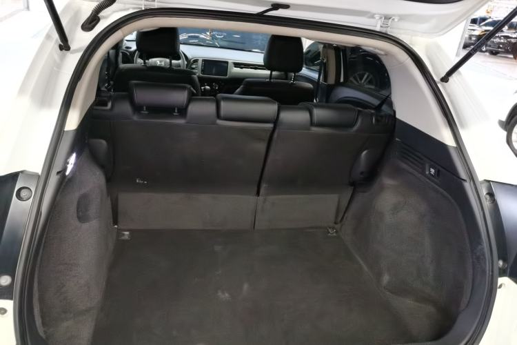 Used Honda Vezel 2020 1.5L CVT Luxury Edition Trunk