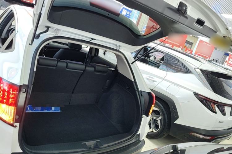 Used Honda Vezel 2020 1.5L CVT Pioneer Edition Trunk