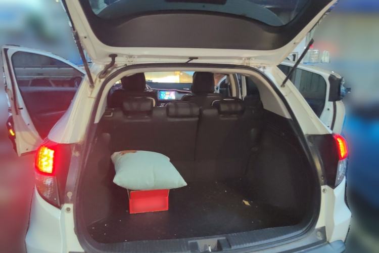 Used Honda Vezel 2020 1.5L CVT Elite Edition Trunk
