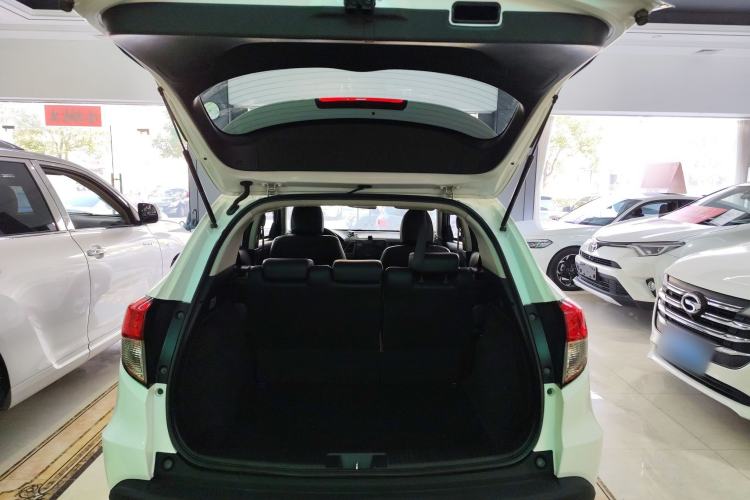 Used Honda Vezel 2020 1.5L CVT Elite Edition Trunk