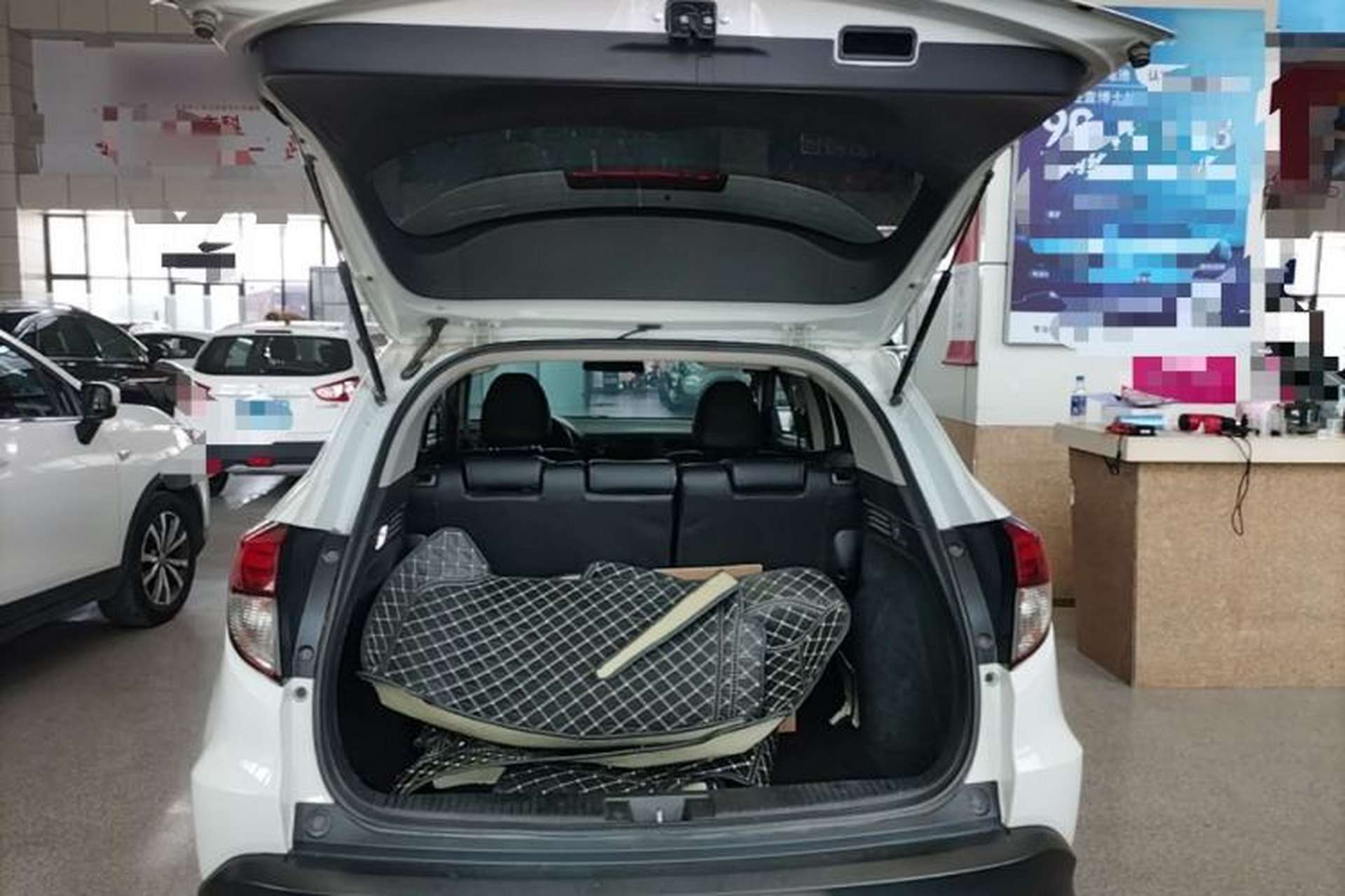 Used Honda Vezel 2020 1.5L CVT Luxury Edition Trunk