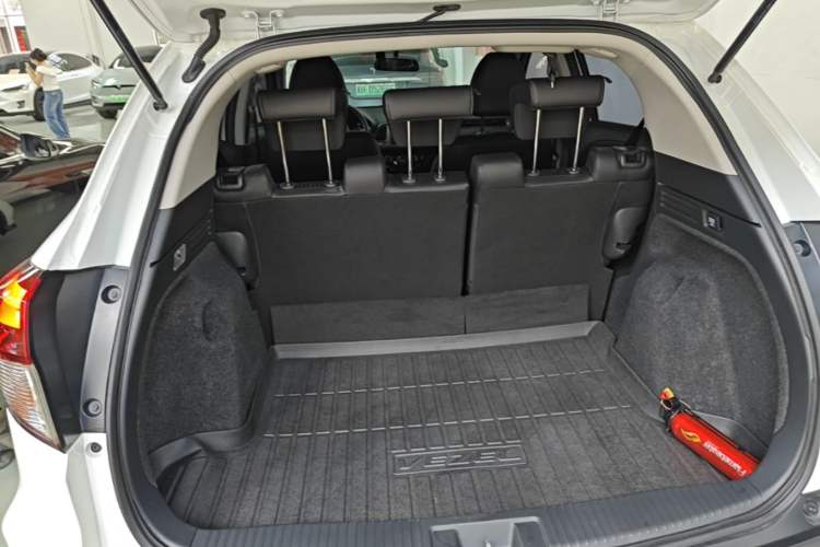 Used Honda Vezel 2020 1.5L CVT Luxury Edition Trunk
