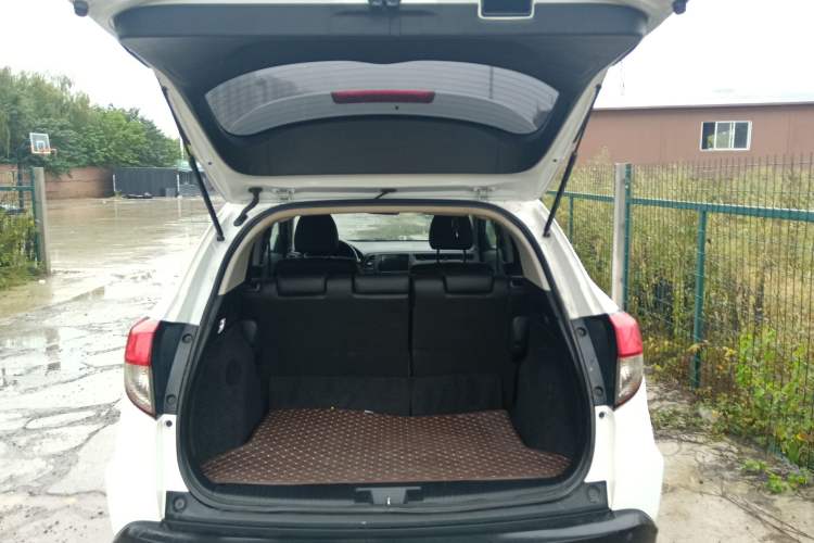 Used Honda Vezel 2020 1.5L CVT Pioneer Edition Trunk