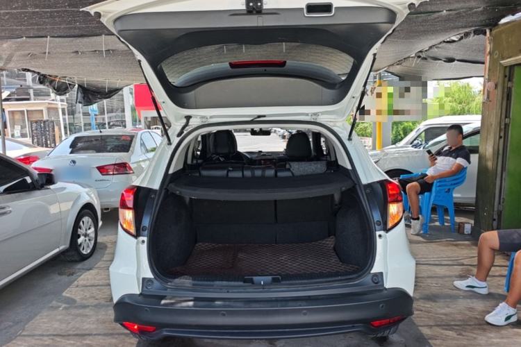 Used Honda Vezel 2020 1.5L CVT Luxury Edition Trunk