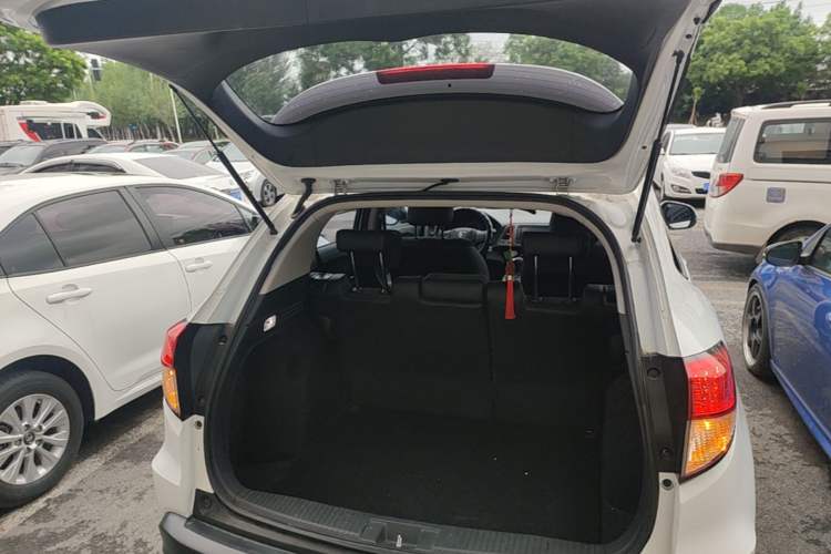 Used Honda Vezel 2020 1.5L CVT Pioneer Edition Trunk