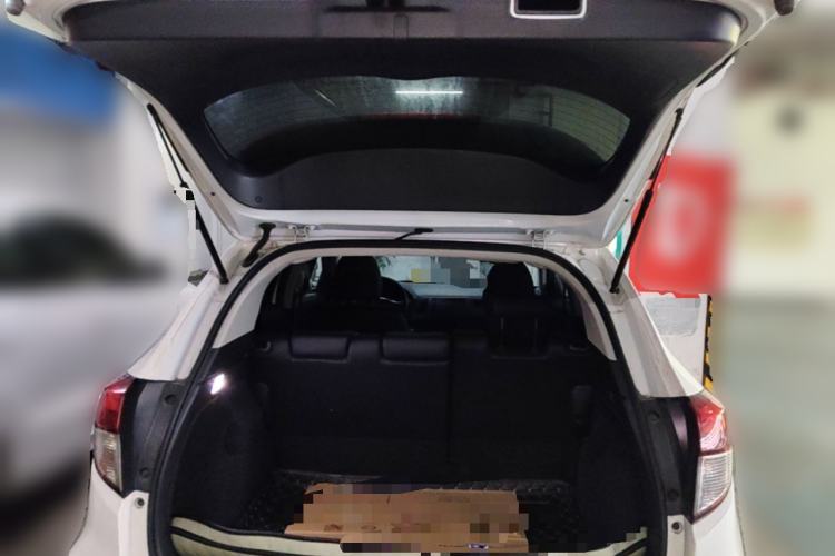 Used Honda Vezel 2020 220 TURBO CVT Luxury Edition Trunk