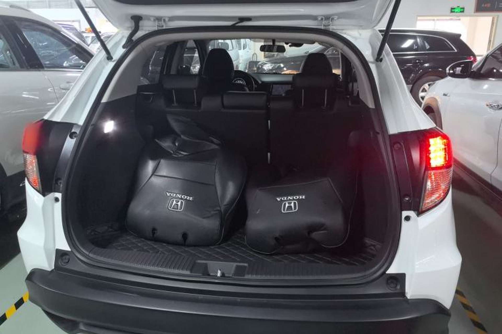 Used Honda Vezel 2020 1.5L CVT Pioneer Edition Trunk