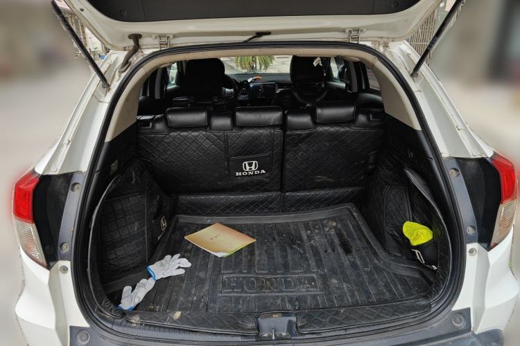 Used Honda Vezel 2020 1.5L CVT Elite Edition Trunk