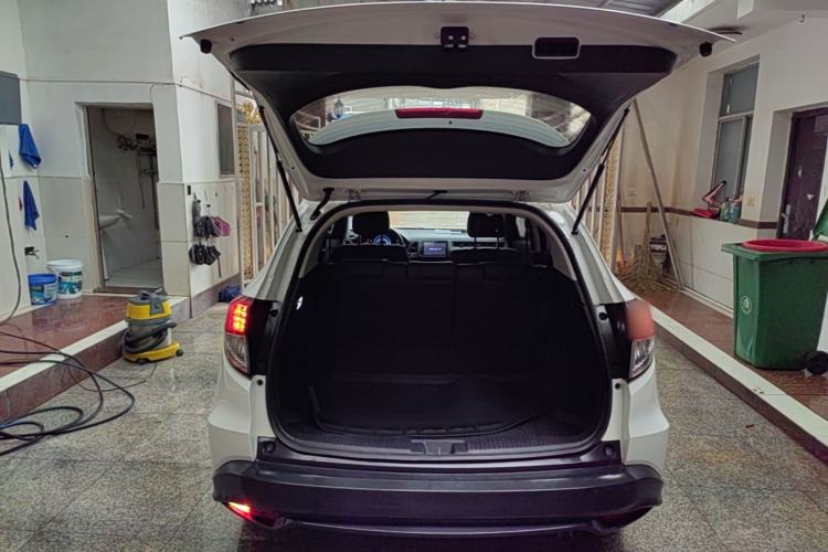 Used Honda Vezel 2020 1.5L CVT Pioneer Edition Trunk