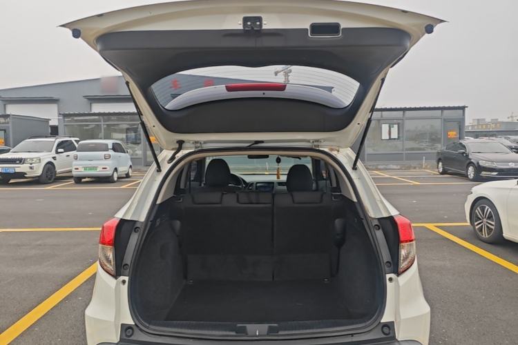Used Honda Vezel 2020 1.5L CVT Elite Edition Trunk