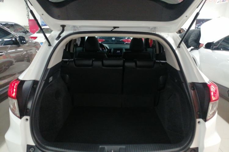 Used Honda Vezel 2020 1.5L CVT Pioneer Edition Trunk