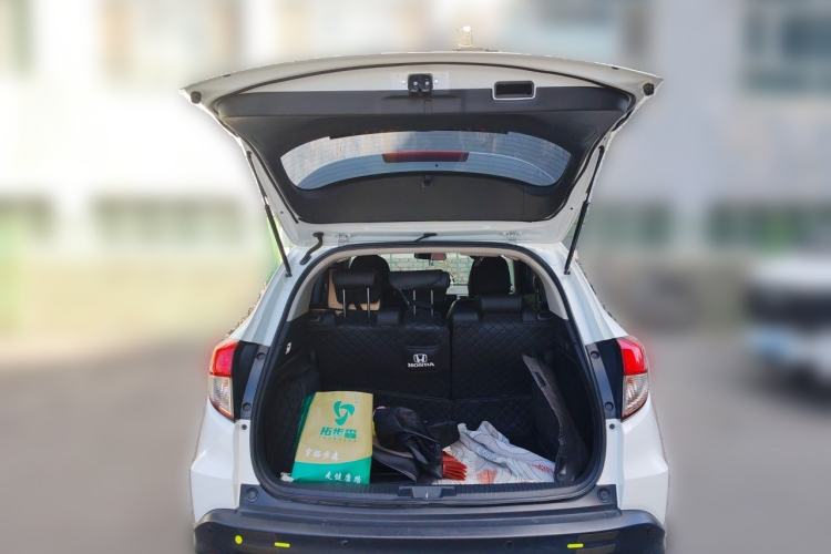Used Honda Vezel 2020 1.5L CVT Elite Edition Trunk