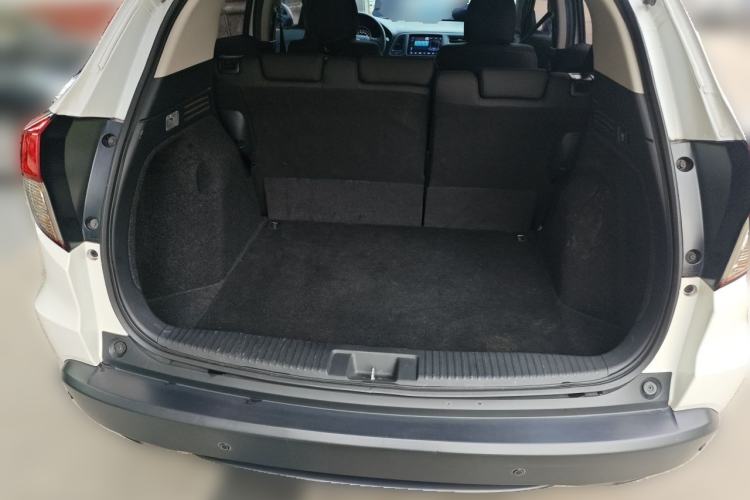 Used Honda Vezel 2020 1.5L CVT Elite Edition Trunk