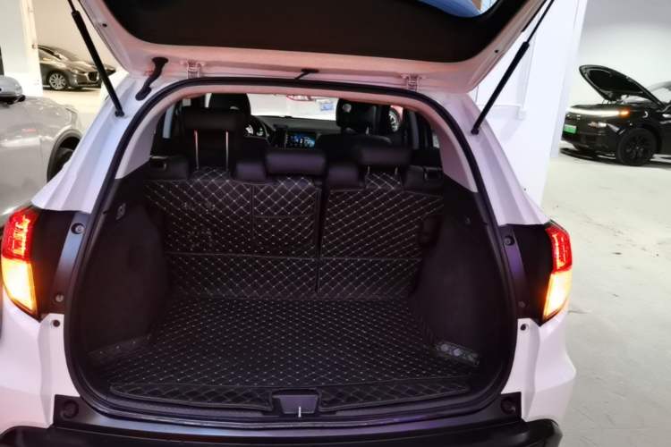 Used Honda Vezel 2020 1.5L CVT Pioneer Edition Trunk
