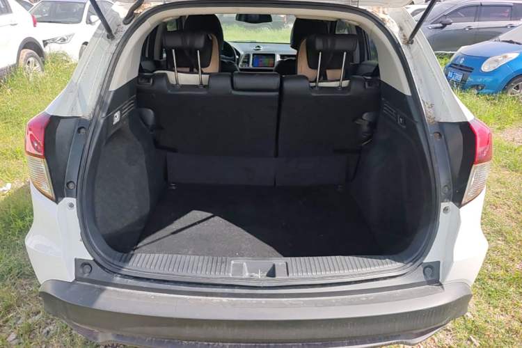 Used Honda Vezel 2020 1.5L CVT Luxury Edition Trunk