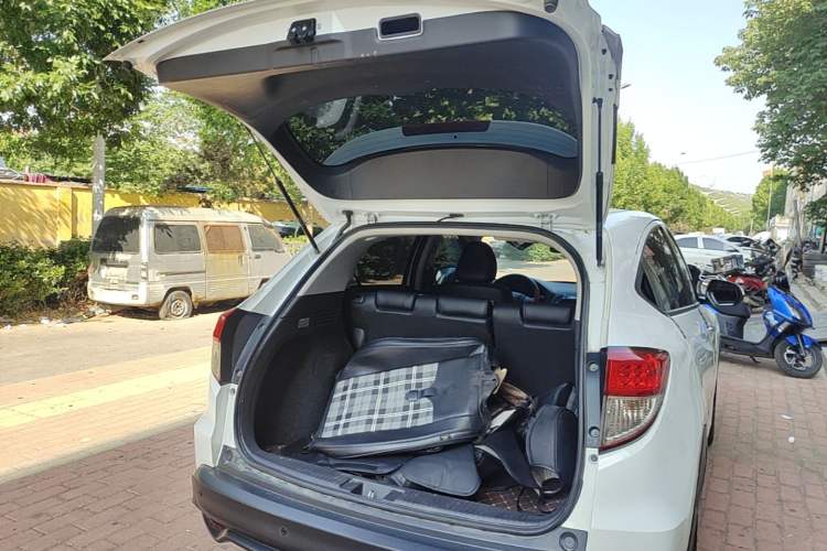Used Honda Vezel 2020 1.5L CVT Pioneer Edition Trunk