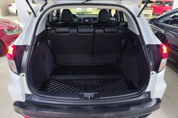 Used Honda Vezel 2020 1.5L CVT Luxury Edition Trunk