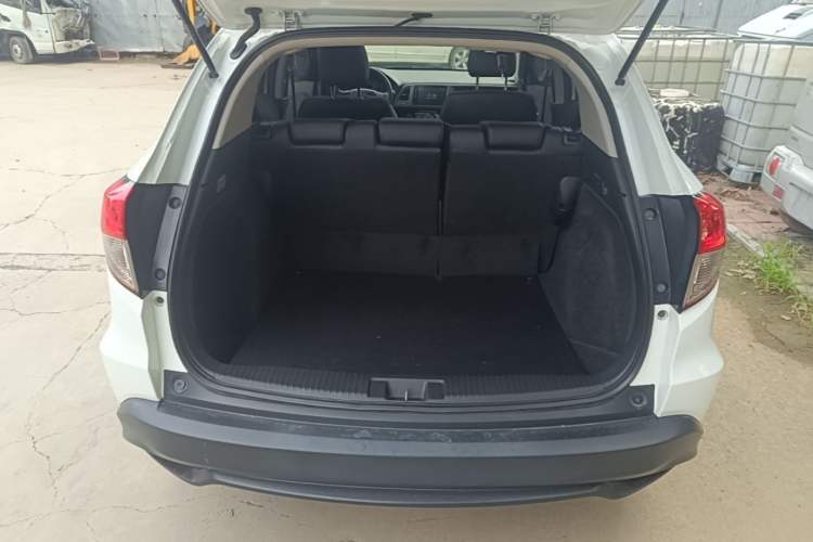 Used Honda Vezel 2020 1.5L CVT Pioneer Edition Trunk