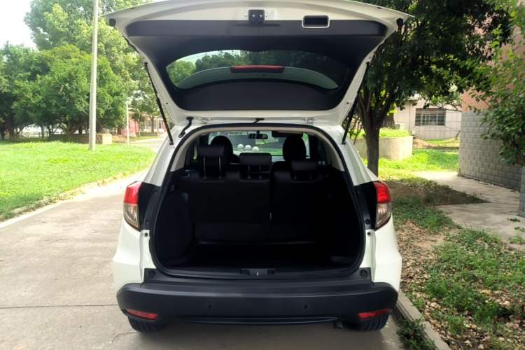Used Honda Vezel 2020 1.5L CVT Elite Edition Trunk
