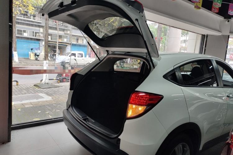 Used Honda Vezel 2020 1.5L CVT Elite Edition Trunk