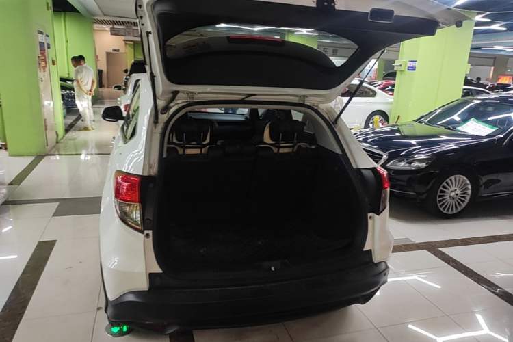 Used Honda Vezel 2020 1.5L CVT Pioneer Edition Trunk