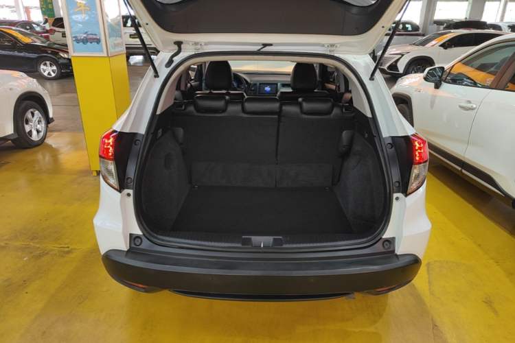 Used Honda Vezel 2020 1.5L CVT Elite Edition Trunk