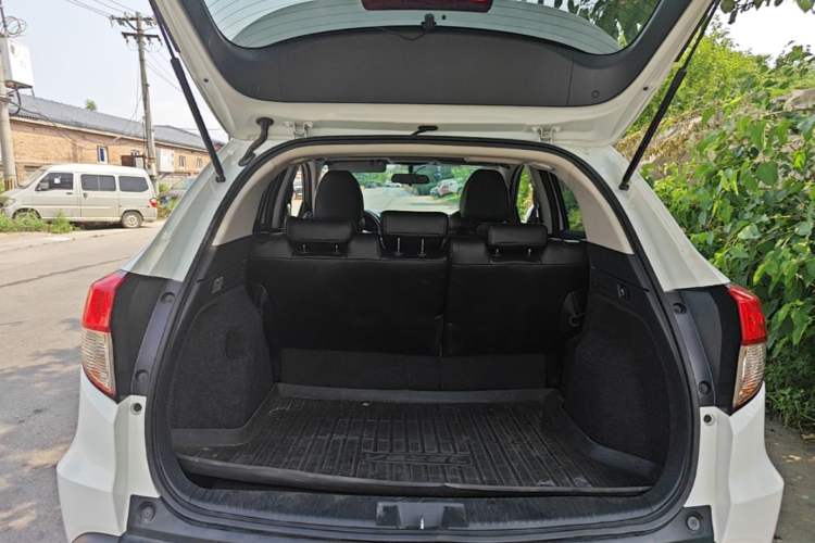 Used Honda Vezel 2020 1.5L CVT Pioneer Edition Trunk