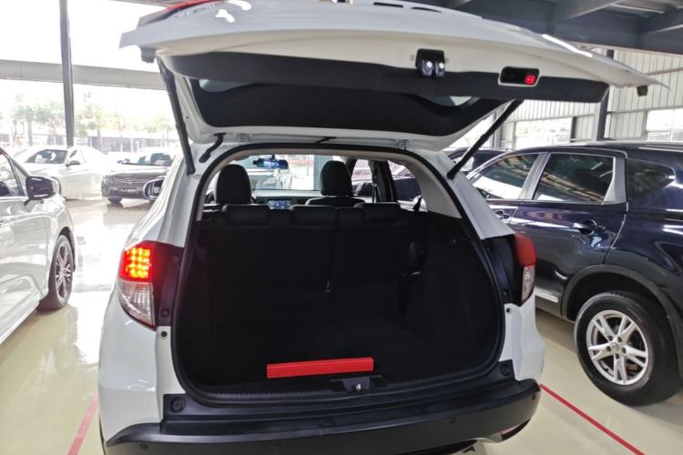 Used Honda Vezel 2020 1.5L CVT Elite Edition Trunk