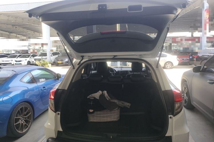 Used Honda Vezel 2020 1.5L CVT Elite Edition Trunk