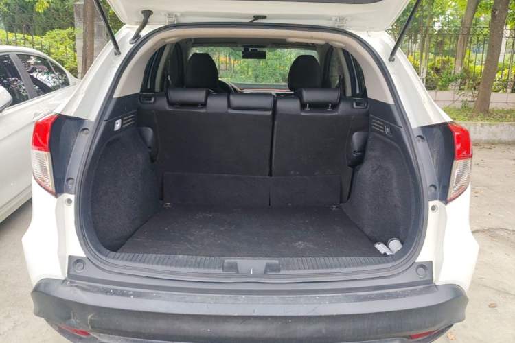 Used Honda Vezel 2020 1.5L CVT Pioneer Edition Trunk