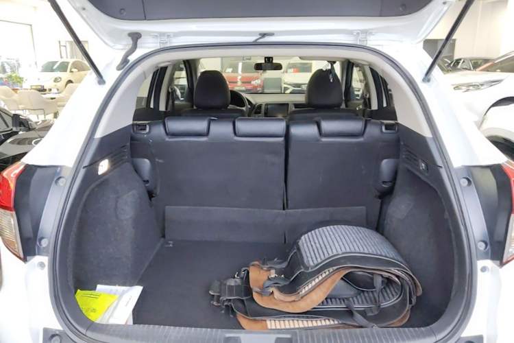 Used Honda Vezel 2020 1.5L CVT Pioneer Edition Trunk