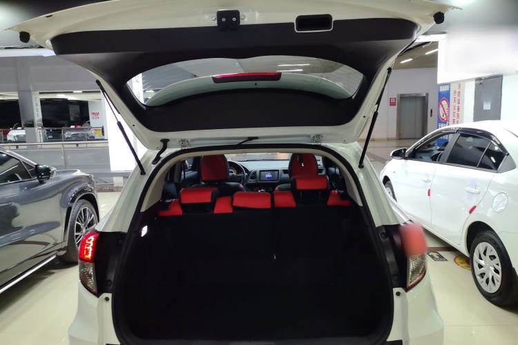 Used Honda Vezel 2020 1.5L CVT Elite Edition Trunk