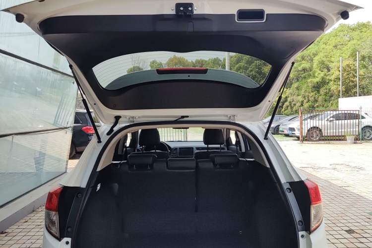 Used Honda Vezel 2020 1.5L CVT Pioneer Edition Trunk