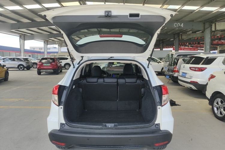 Used Honda Vezel 2020 1.5L CVT Elite Edition Trunk