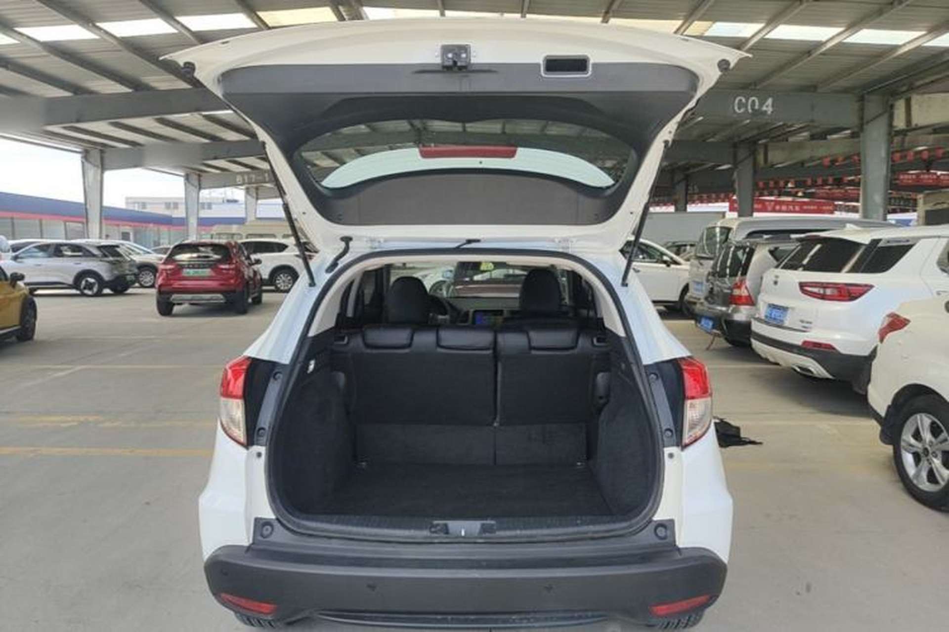 Used Honda Vezel 2020 1.5L CVT Elite Edition Trunk