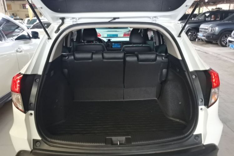 Used Honda Vezel 2020 1.5L CVT Pioneer Edition Trunk