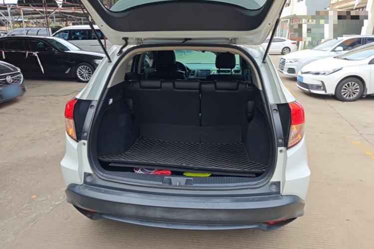 Used Honda Vezel 2020 1.5L CVT Pioneer Edition Trunk