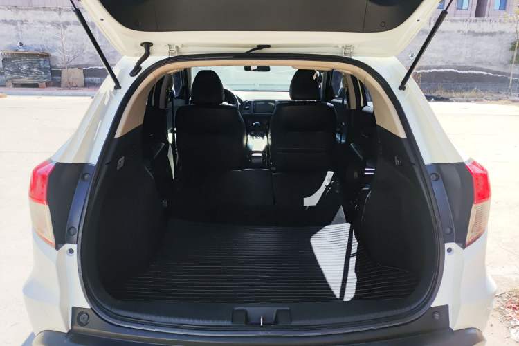Used Honda Vezel 2020 1.5L CVT Pioneer Edition Trunk