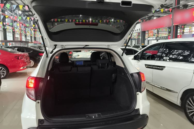 Used Honda Vezel 2020 1.5L CVT Elite Edition Trunk