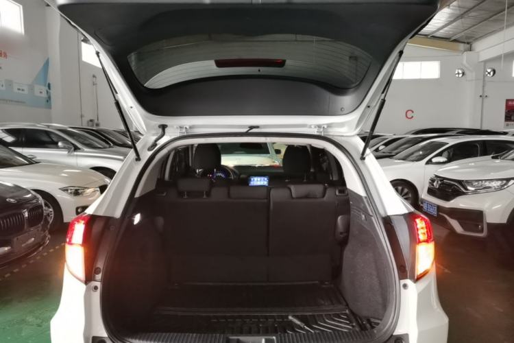 Used Honda Vezel 2020 1.5L CVT Elite Edition Trunk